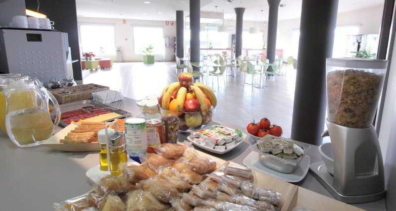 B&B Hotel Figueres Figueres  Restoran gambar